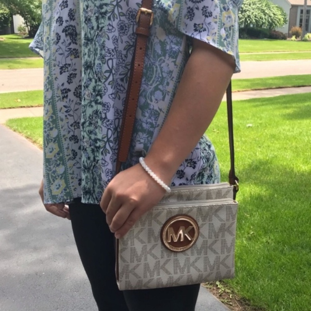 ♡SALE ♡ MK Tan Crossbody